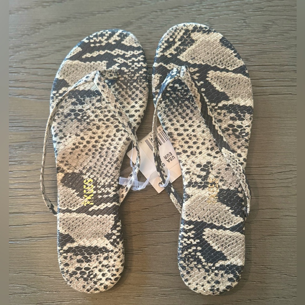 Teeks NWT snakeskin sandals size 7